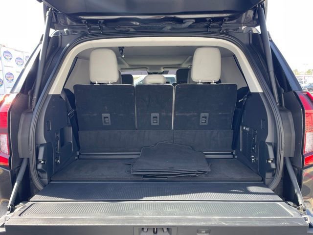 Certified 2025 Ford Expedition Active image 6