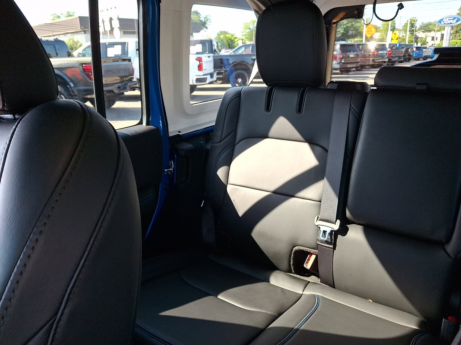 Used 2024 Jeep Wrangler Unlimited Rubicon 4xe AWD/4WD image 18
