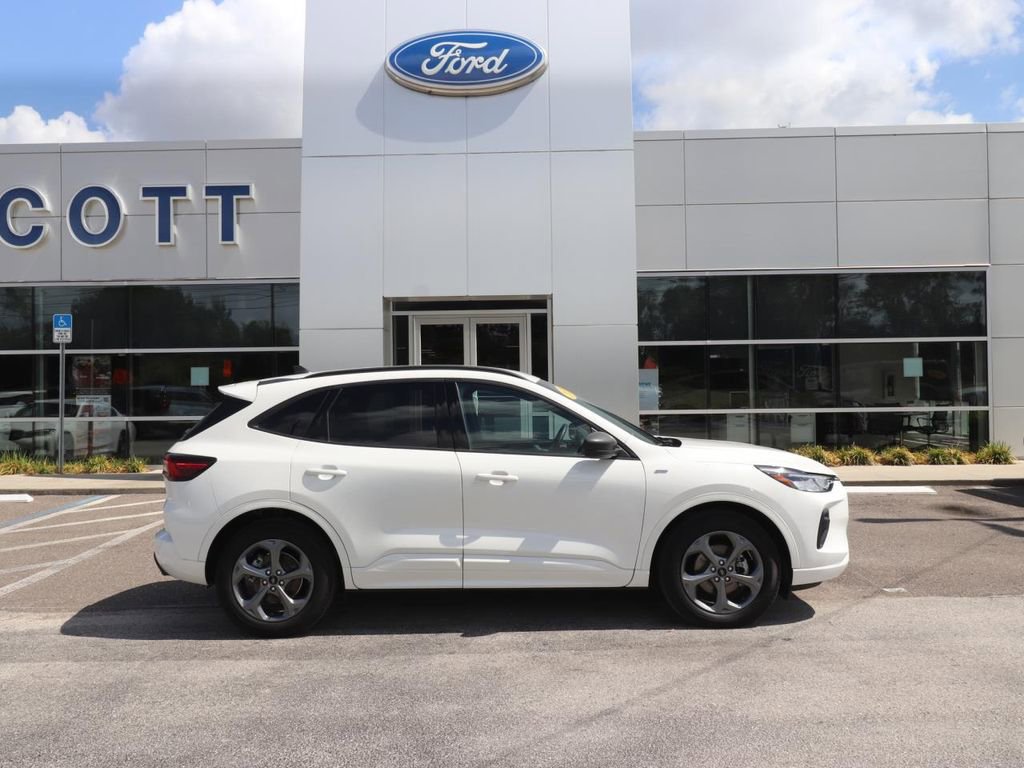 Certified 2024 Ford Escape ST-Line w/ Tech Pack #1 FWD image 17