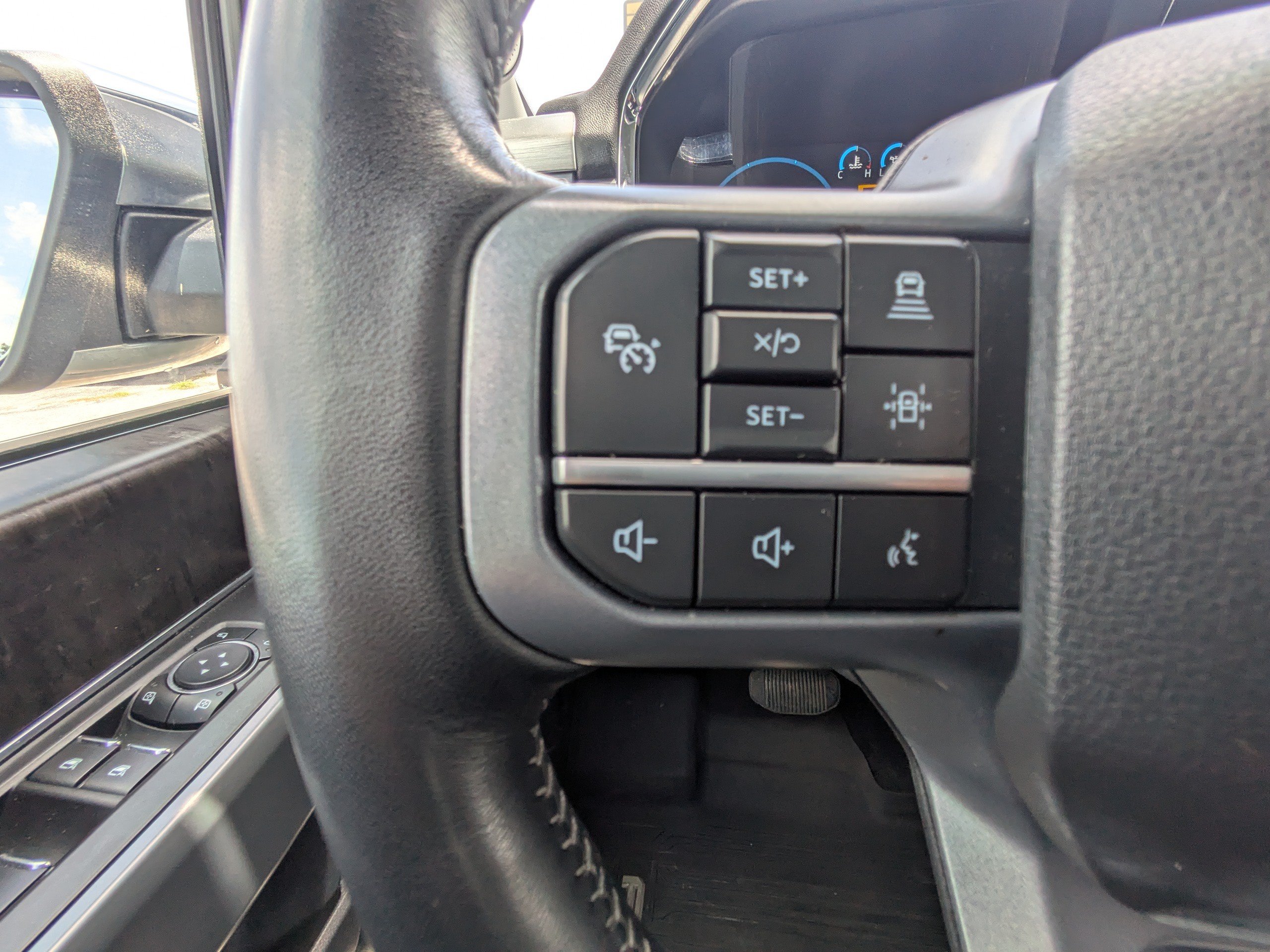 Certified 2023 Ford F150 Lariat w/ Equipment Group 502A High AWD/4WD image 26