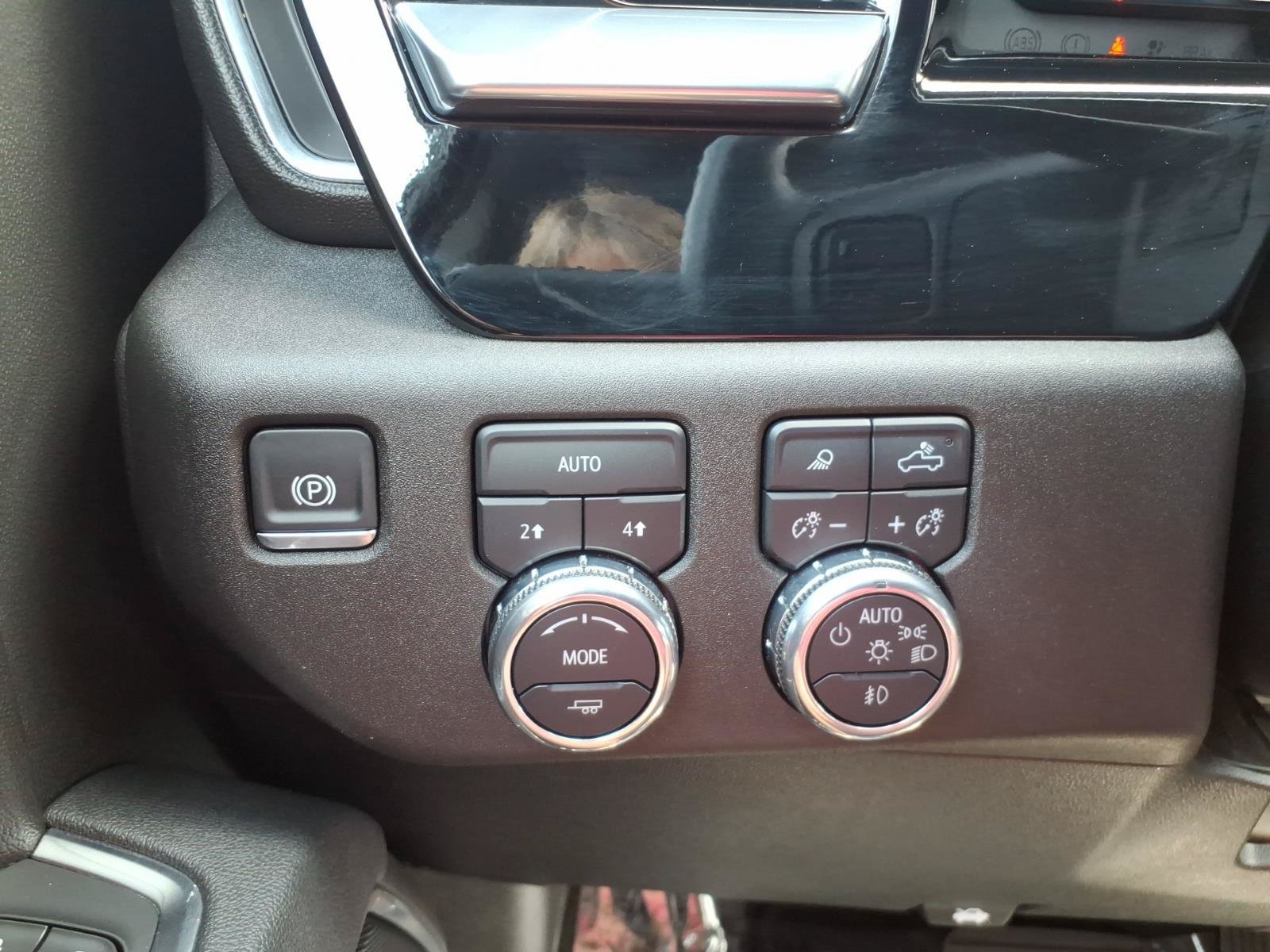 Used 2025 GMC Sierra 1500 SLT AWD/4WD image 17