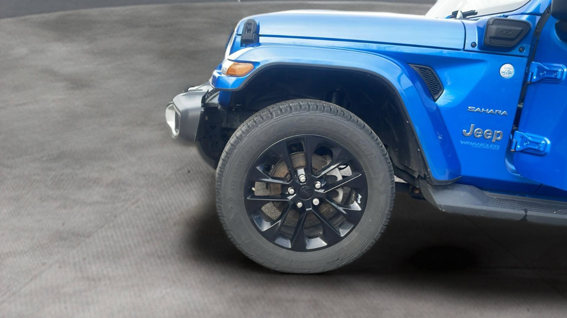 Used 2021 Jeep Wrangler Unlimited Sahara w/ Cold Weather Group AWD/4WD image 25