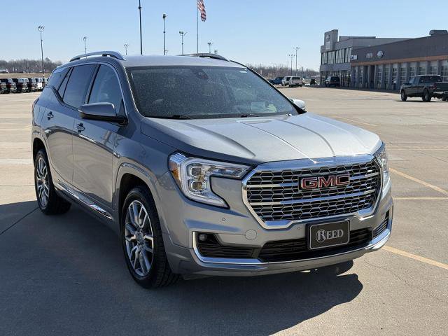 Used 2024 GMC Terrain Denali image 2