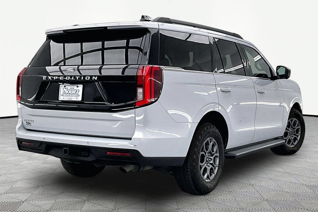 Certified 2025 Ford Expedition Active AWD/4WD image 2