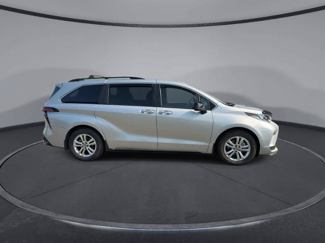 Used 2022 Toyota Sienna XSE w/ XSE Plus Package AWD/4WD image 9