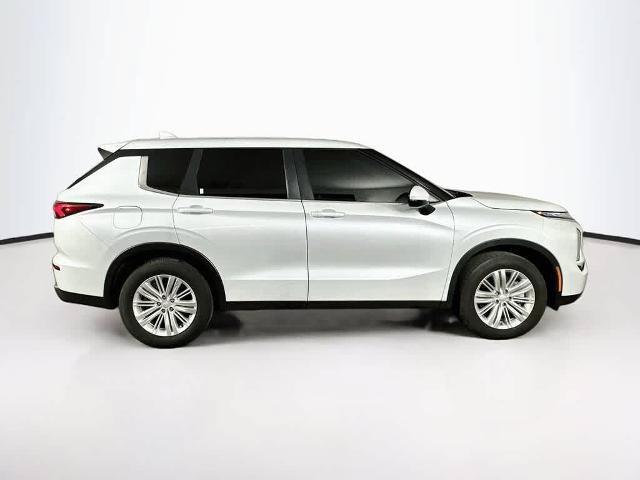 Used 2024 Mitsubishi Outlander ES FWD image 25