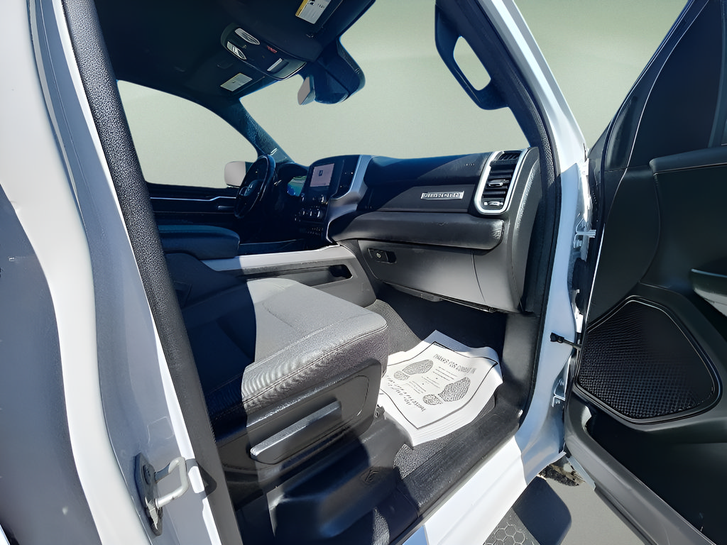 Used 2022 RAM 1500 Big Horn w/ Night Edition AWD/4WD image 13