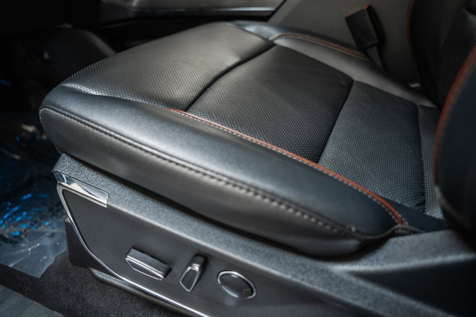 Certified 2023 Ford F150 Lariat w/ Equipment Group 502A High image 43