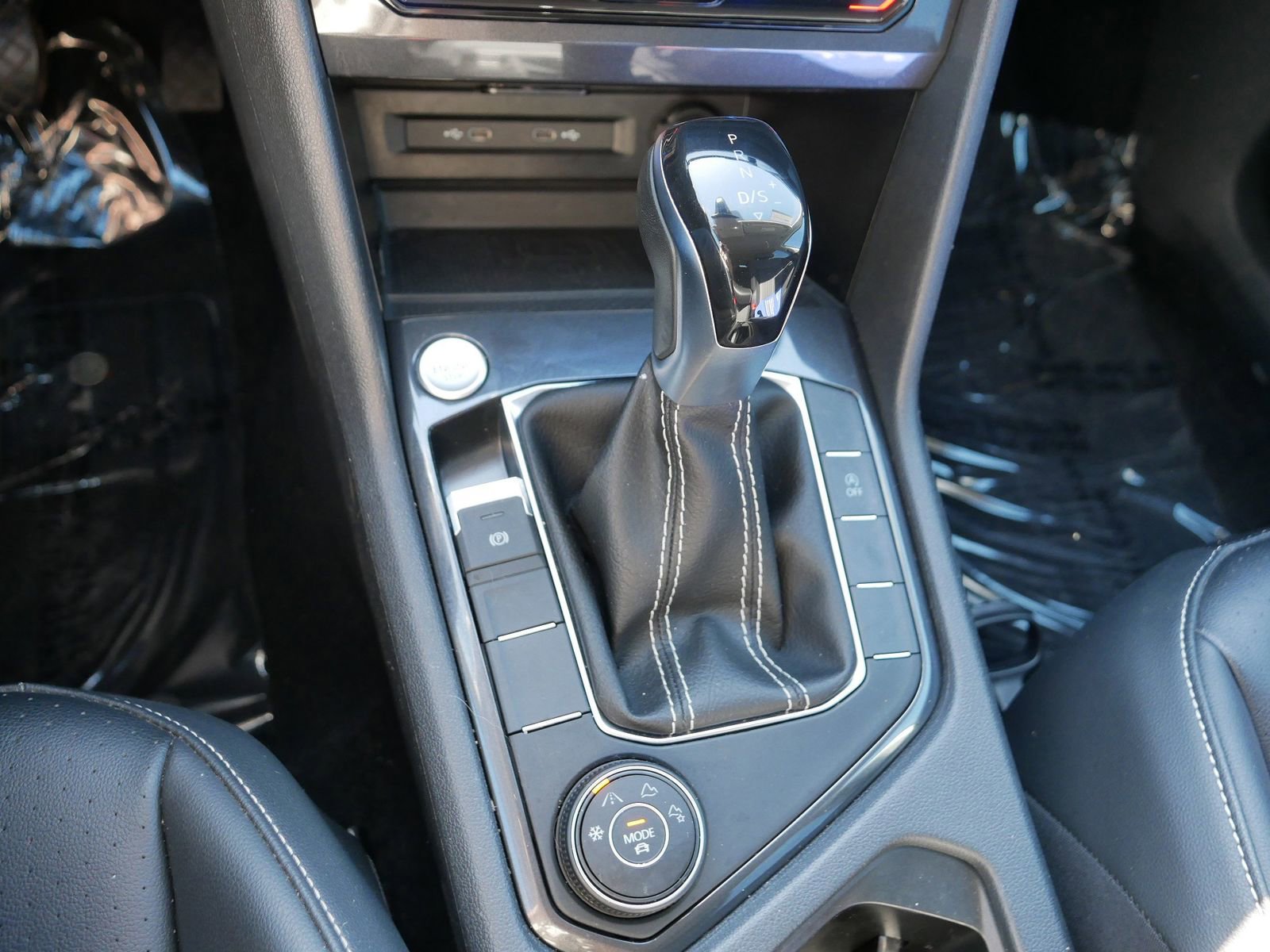 Used 2024 Volkswagen Tiguan SE AWD/4WD image 24