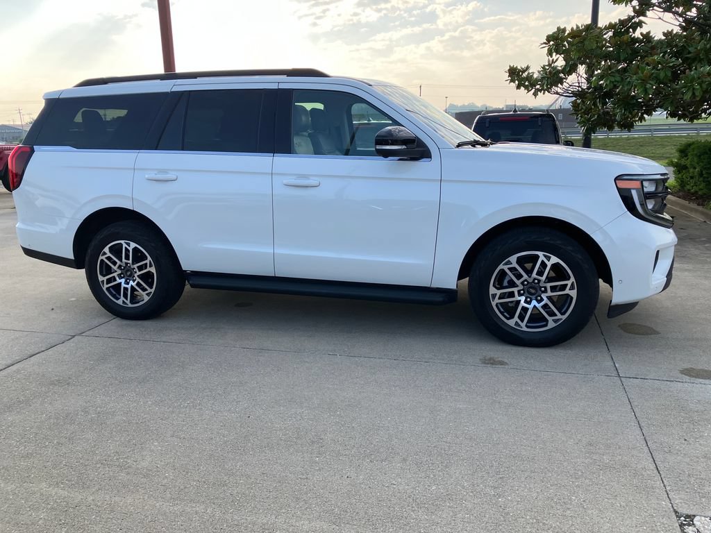 Certified 2025 Ford Expedition Active AWD/4WD image 6