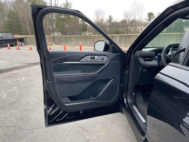 Certified 2025 Ford Explorer ST-Line w/ ST-Line Street Pack image 25