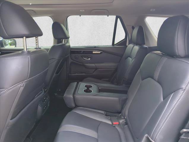 Used 2025 Honda Pilot Touring image 17