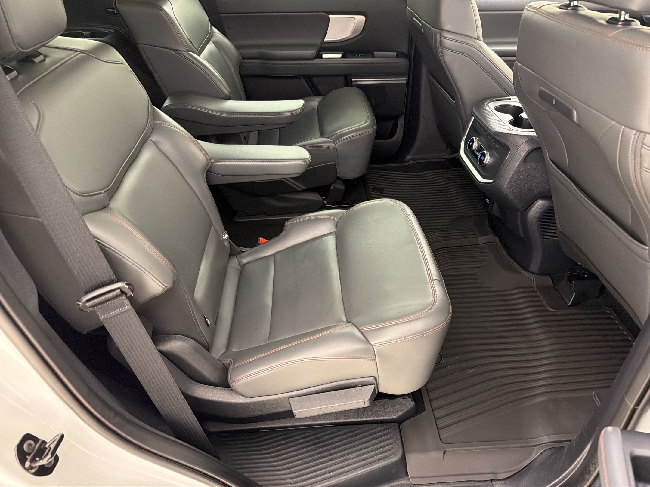 Certified 2025 Ford Expedition Active AWD/4WD image 30