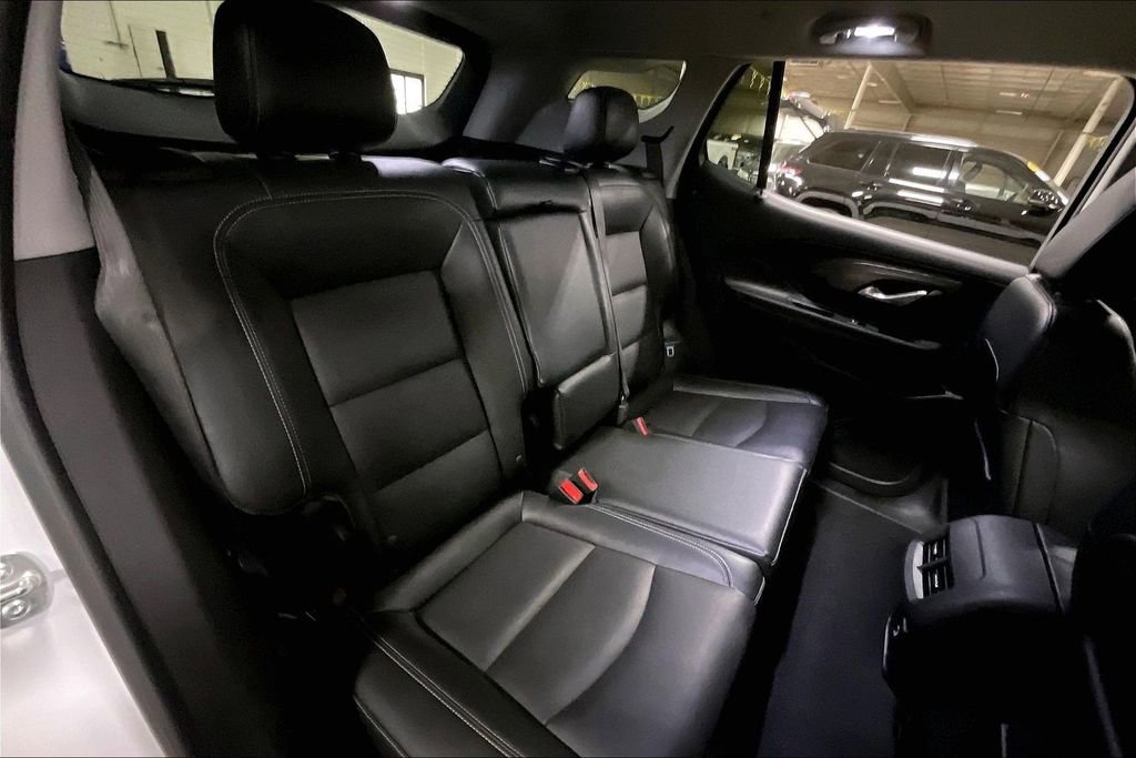 Used 2024 GMC Terrain SLT image 25