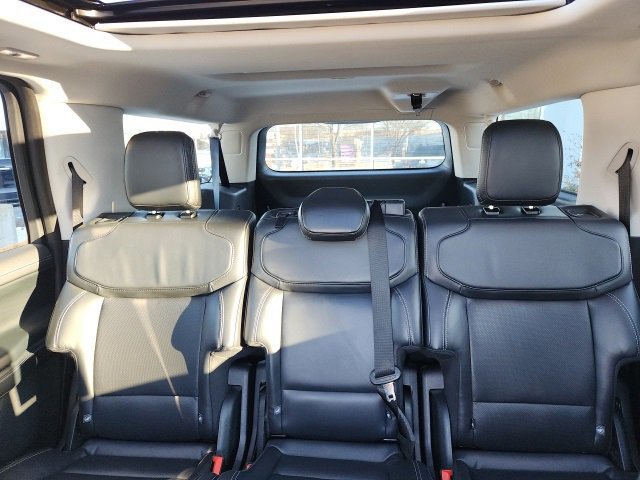 Certified 2025 Ford Expedition Max Platinum image 18