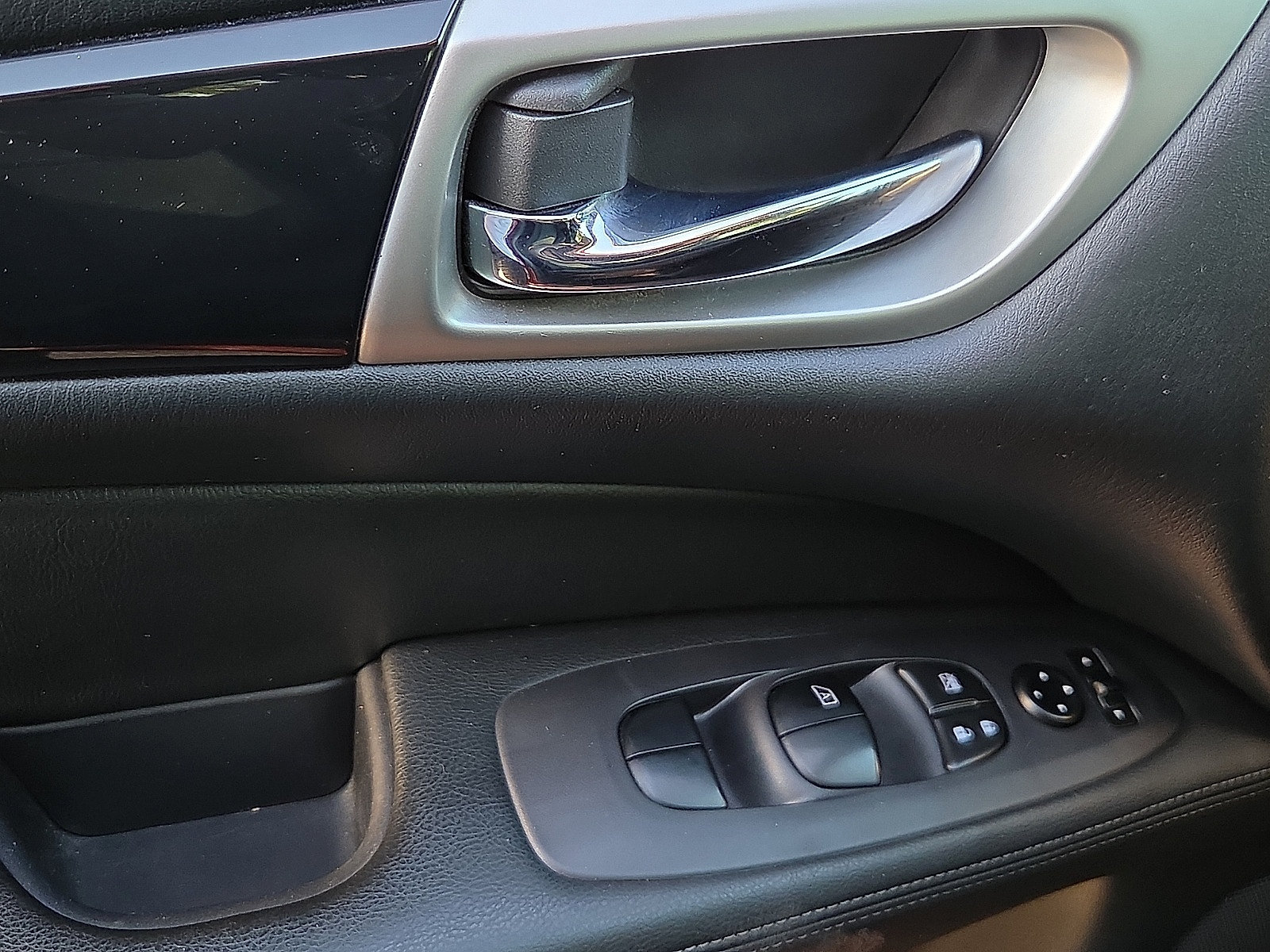 Used 2018 Nissan Pathfinder S FWD image 14