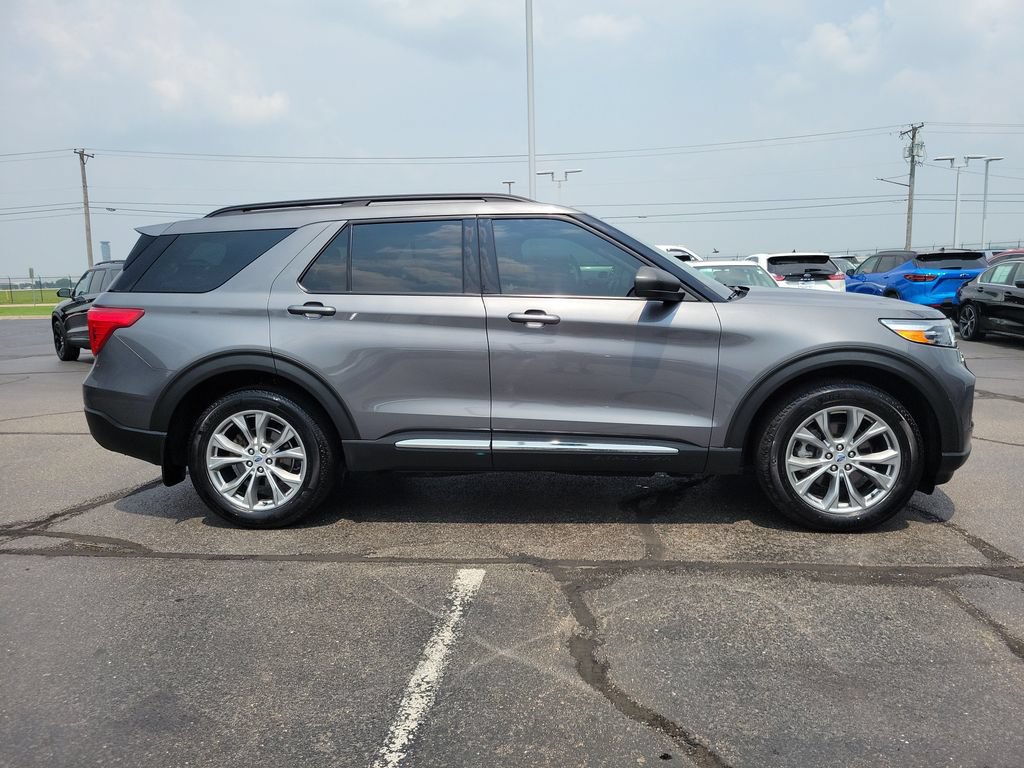 Certified 2023 Ford Explorer XLT w/ Equipment Group 202A AWD/4WD image 3