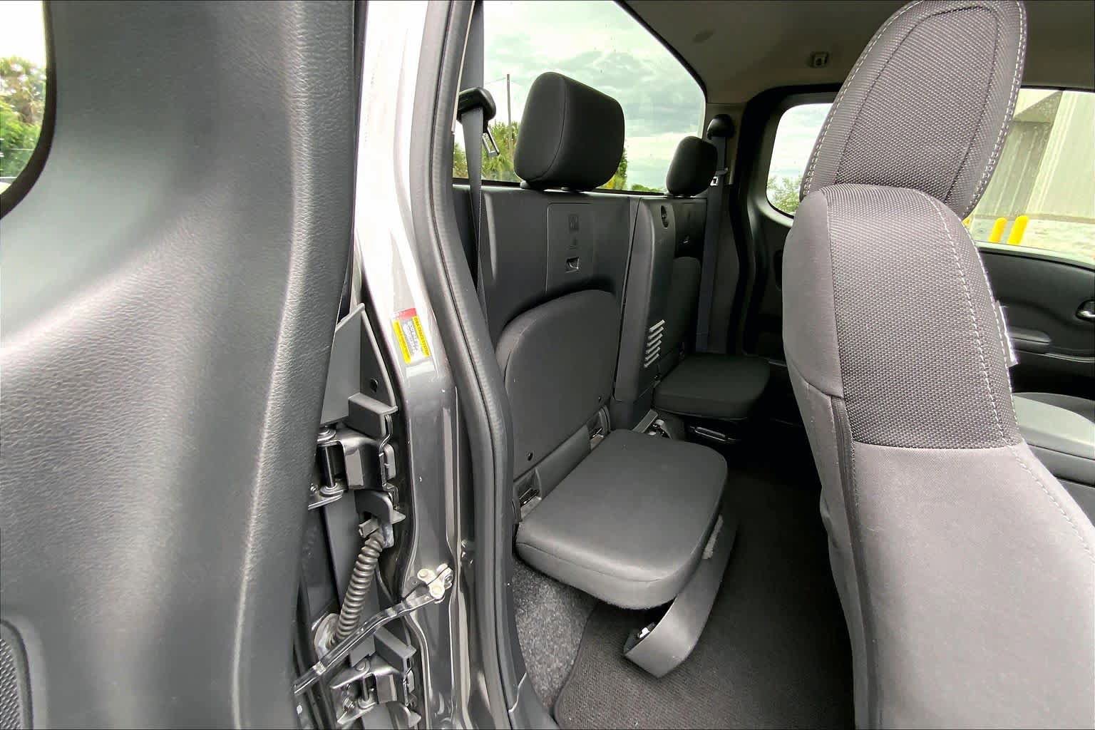 Used 2022 Nissan Frontier SV w/ Technology Package RWD image 19