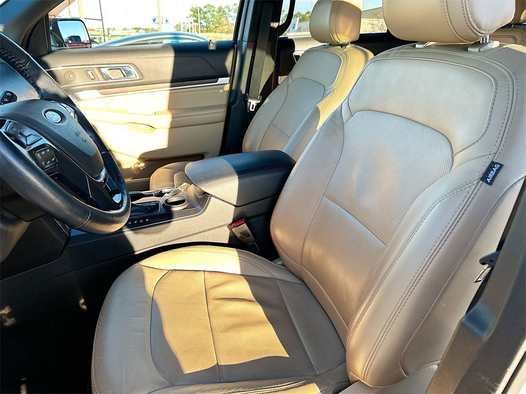 Certified 2017 Ford Explorer Limited w/ Equipment Group 301A image 9