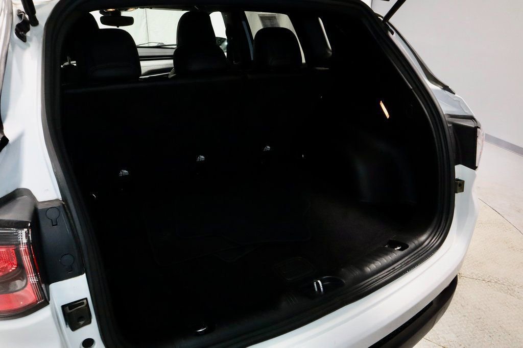 Used 2025 Jeep Compass Latitude image 12