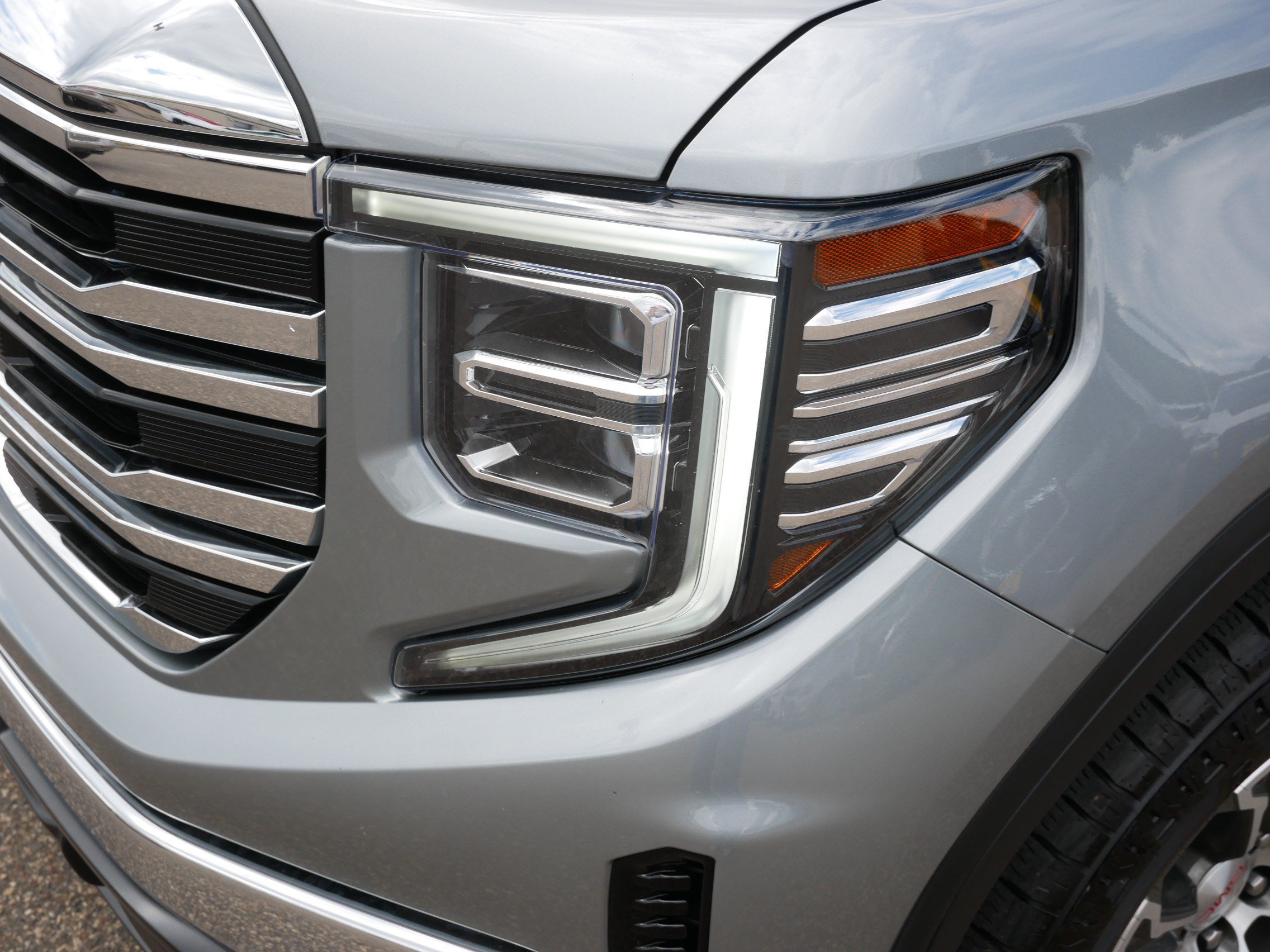 Used 2024 GMC Sierra 1500 SLT AWD/4WD image 16