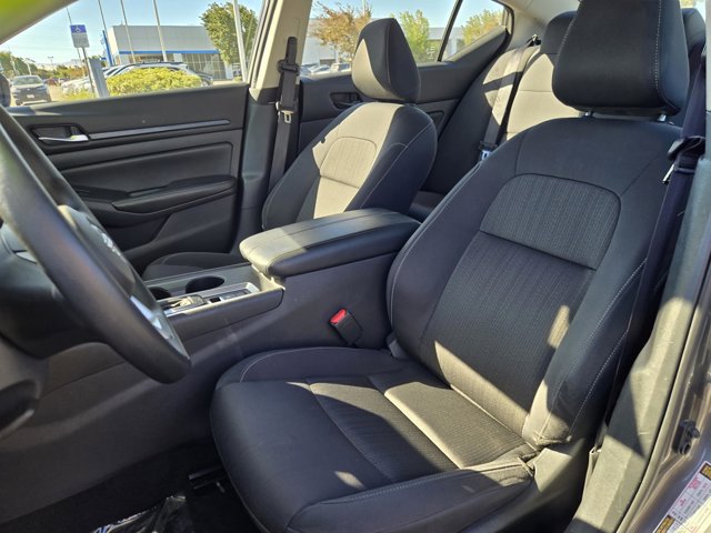 Used 2025 Nissan Altima 2.5 SV AWD/4WD image 19