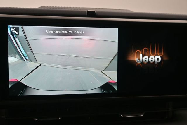 Used 2025 Jeep Gladiator Rubicon w/ Convenience Group AWD/4WD image 14
