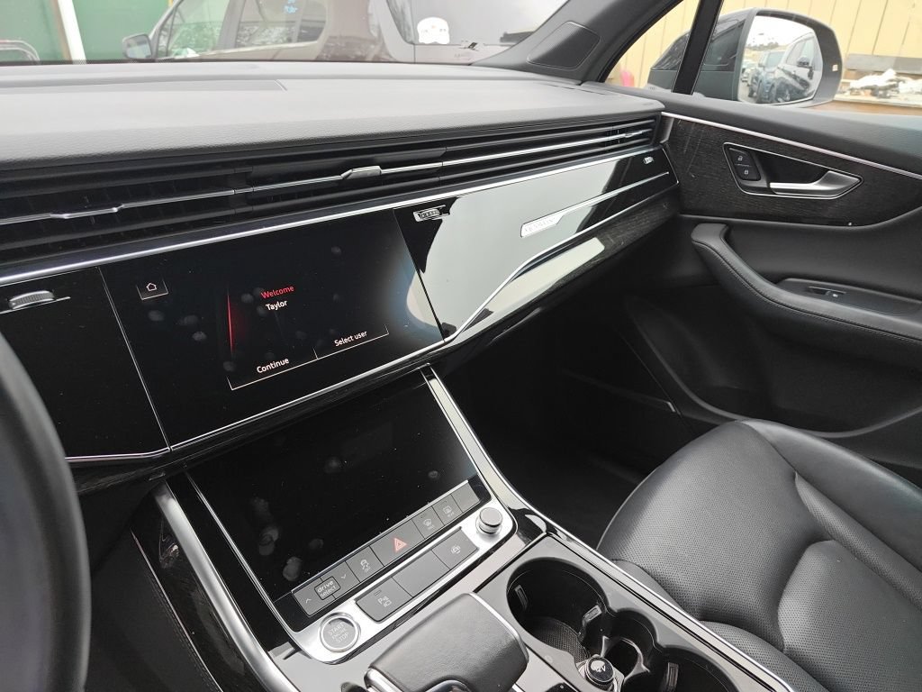 Used 2022 Audi Q7 3.0T Premium Plus w/ Premium Plus Package AWD/4WD image 11