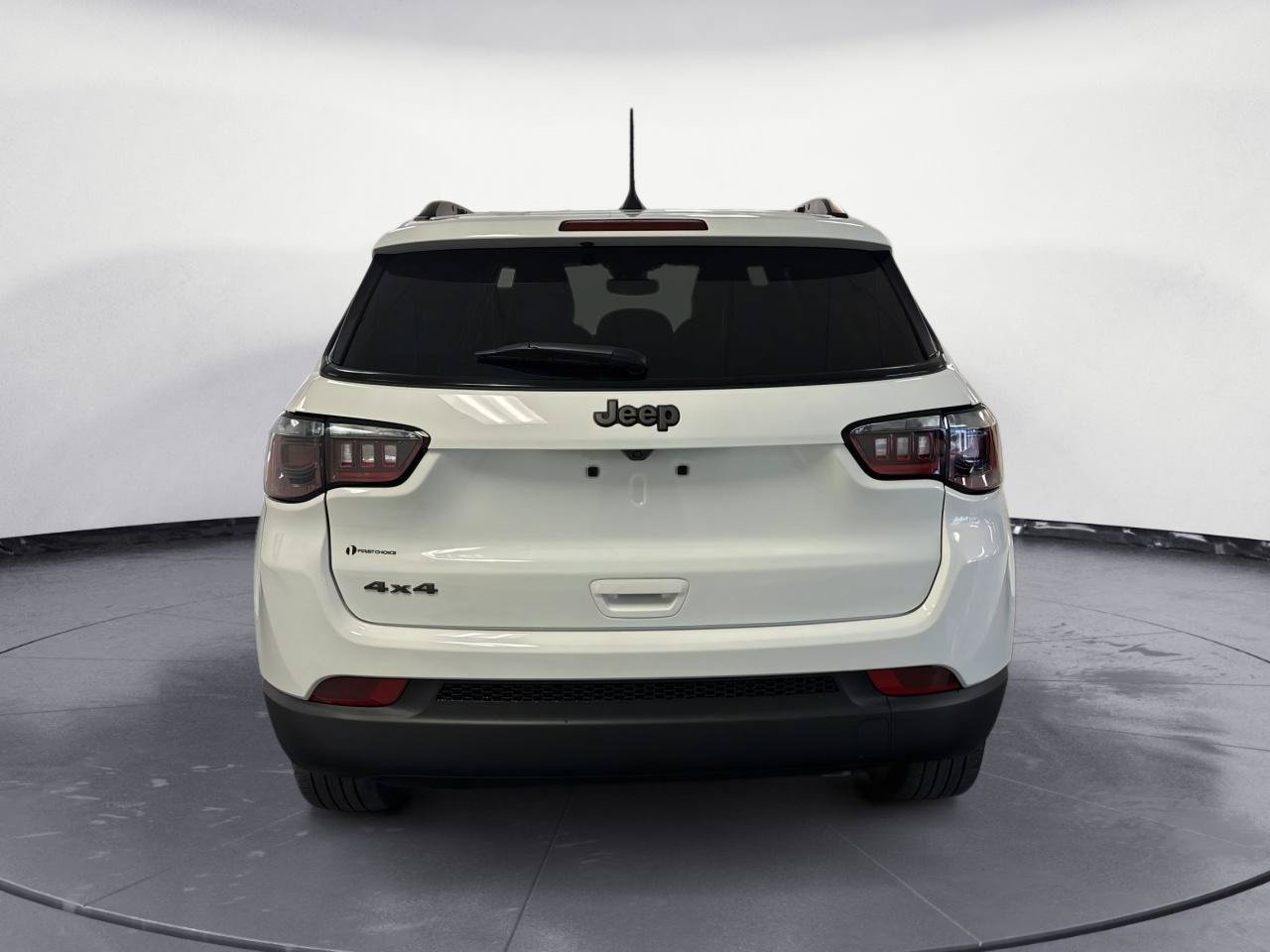 Used 2026 Jeep Compass Latitude AWD/4WD image 7