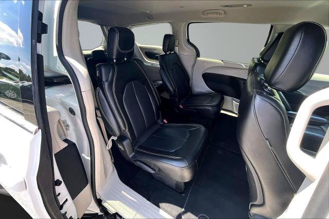 Used 2023 Chrysler Pacifica Touring-L FWD image 27