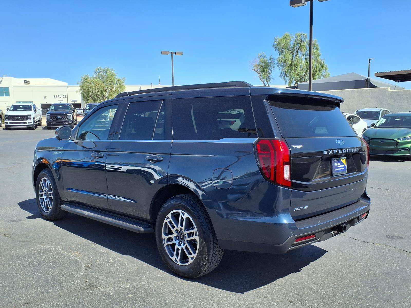 Certified 2025 Ford Expedition Active AWD/4WD image 4