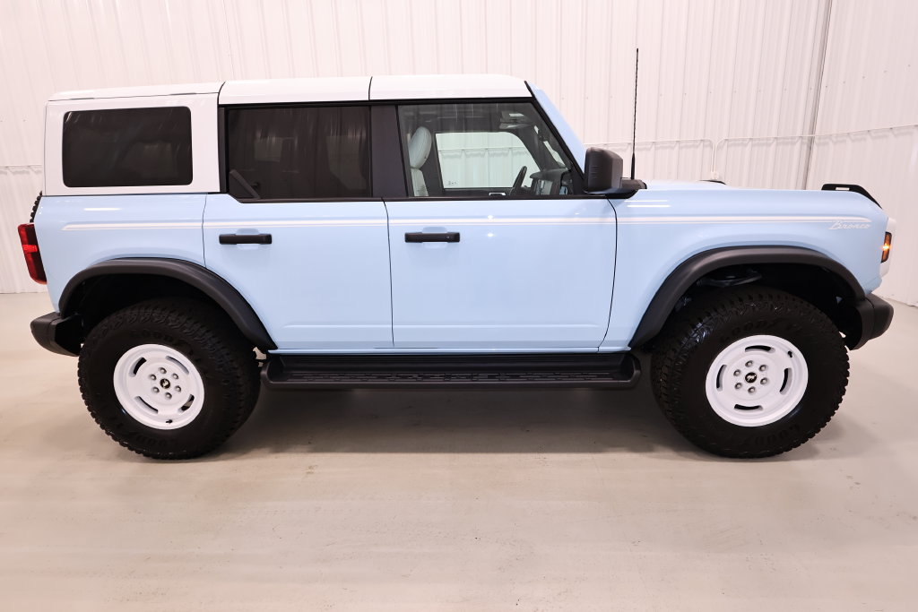 Certified 2025 Ford Bronco Heritage Edition AWD/4WD image 2
