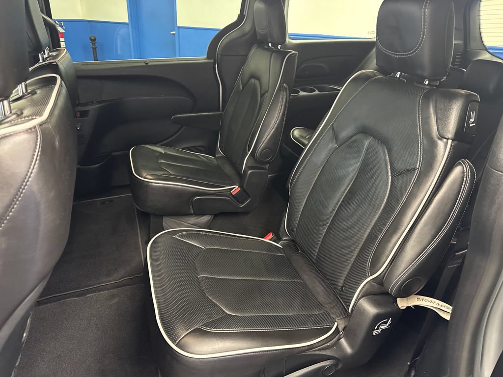 Used 2026 Chrysler Pacifica Limited FWD image 31