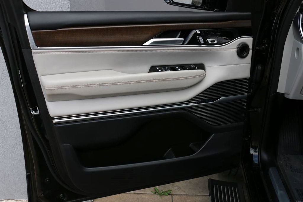 Used 2023 Jeep Grand Wagoneer Series II AWD/4WD image 15