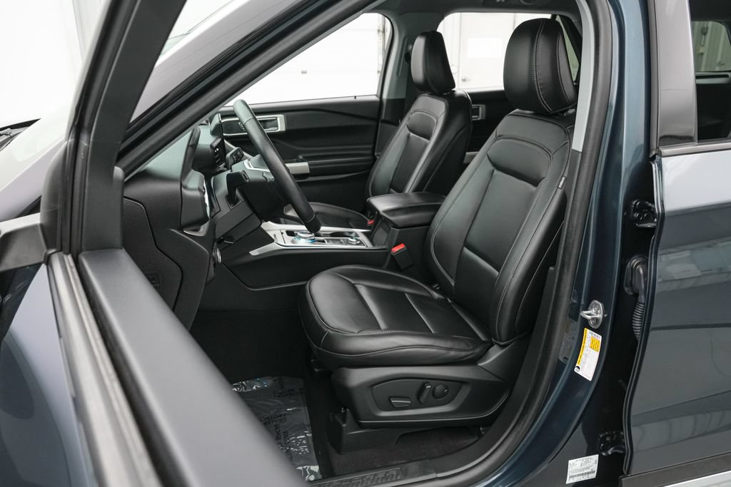 Certified 2023 Ford Explorer XLT w/ Equipment Group 202A AWD/4WD image 11
