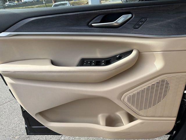 Used 2023 Jeep Grand Cherokee L Limited w/ Black Appearance Package image 21