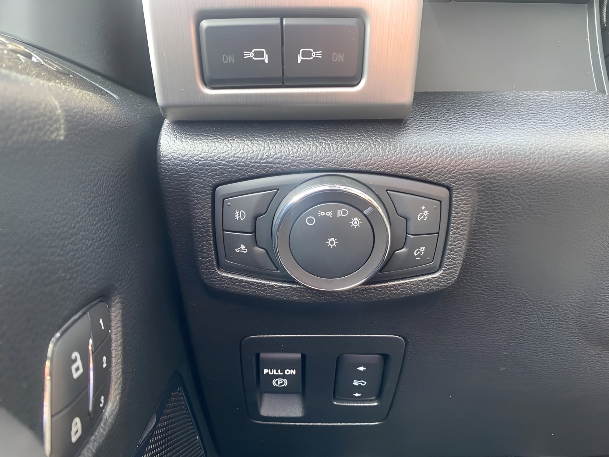Certified 2019 Ford F150 Platinum w/ Equipment Group 701A Luxury AWD/4WD image 17