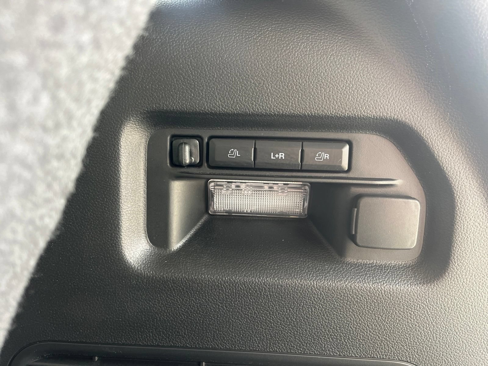 Certified 2024 Ford Explorer Limited w/ Limited Technology Package AWD/4WD image 18