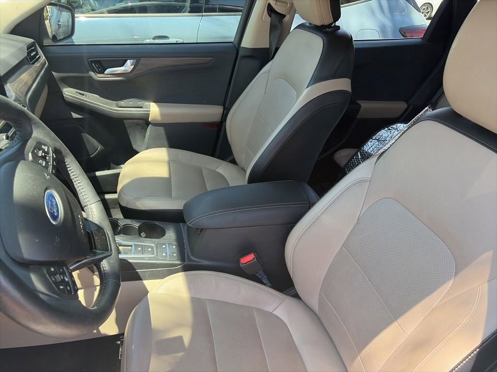 Certified 2020 Ford Escape Titanium AWD/4WD image 3