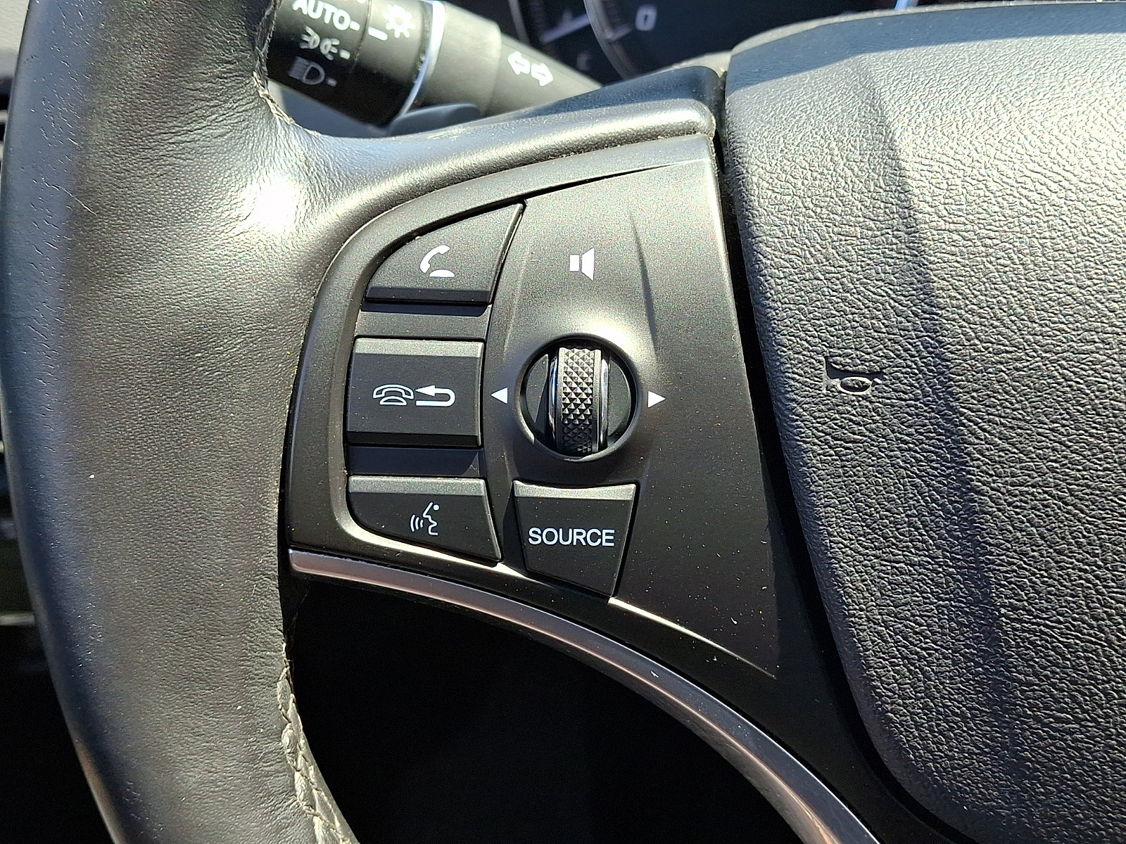 Used 2020 Acura MDX SH-AWD w/ Technology Package image 29