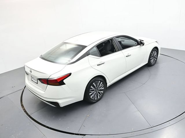 Used 2025 Nissan Altima 2.5 SV FWD image 39