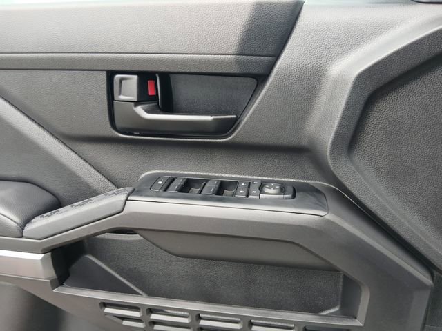 Used 2025 Toyota Tacoma SR5 AWD/4WD image 24