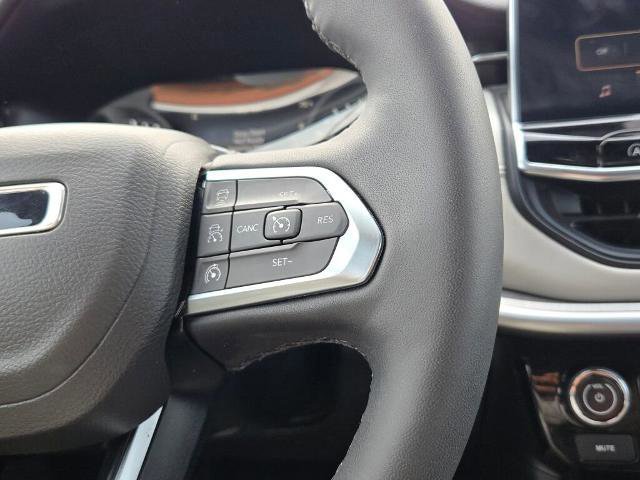 Used 2025 Jeep Compass Limited image 29