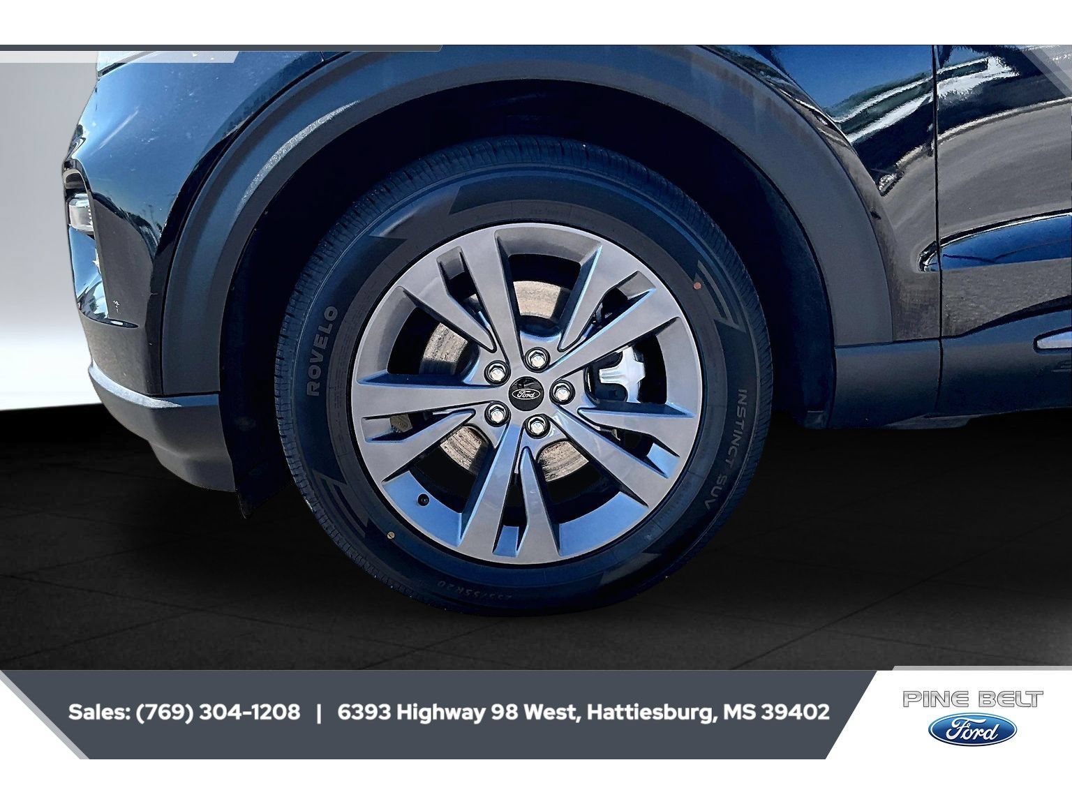 Certified 2021 Ford Explorer XLT w/ Equipment Group 202A RWD image 7