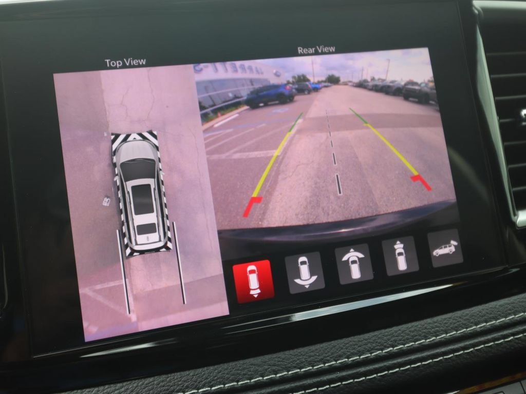 Used 2025 Chrysler Pacifica Select FWD image 4