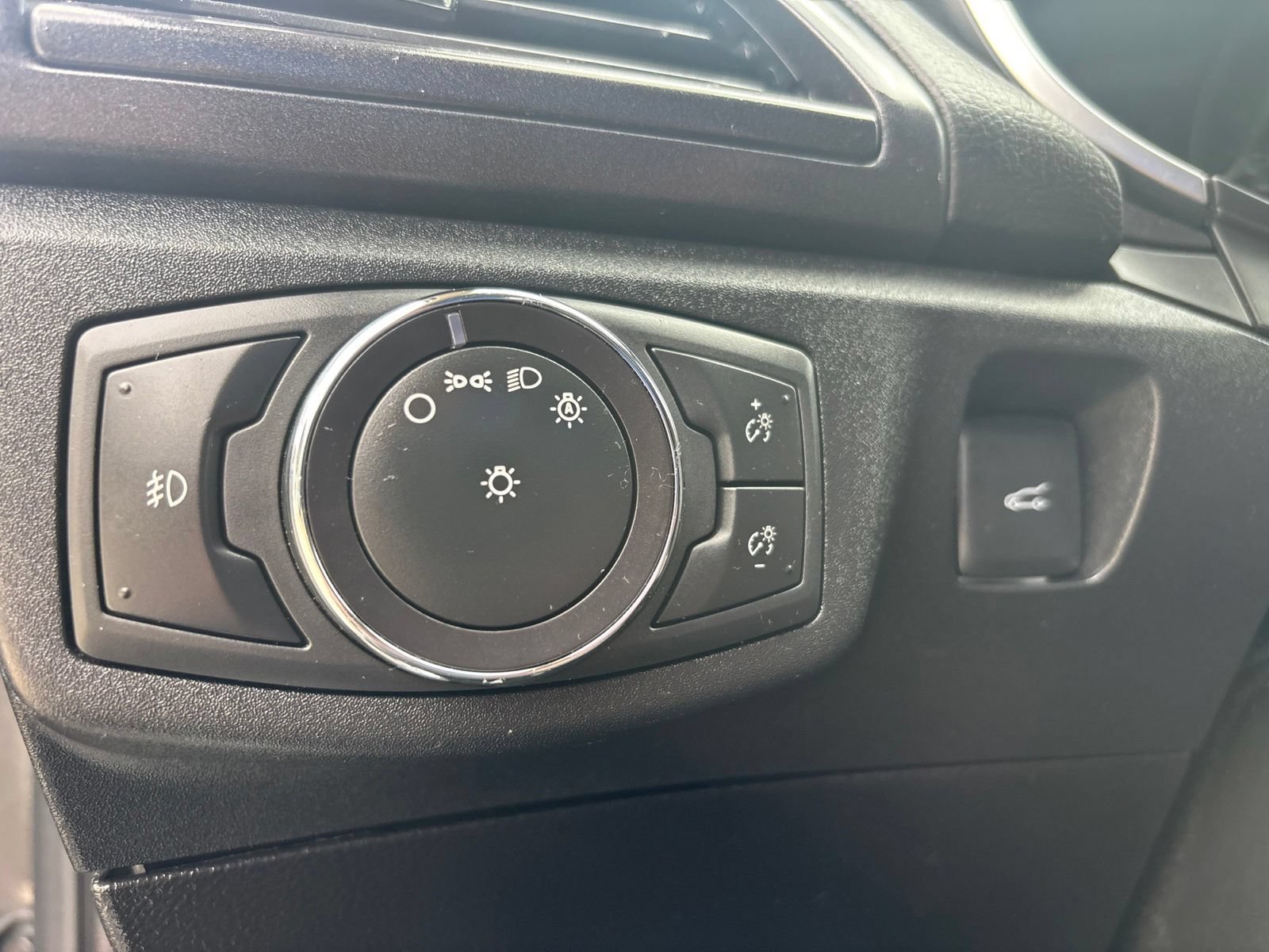 Certified 2019 Ford Fusion Energi Titanium FWD image 17