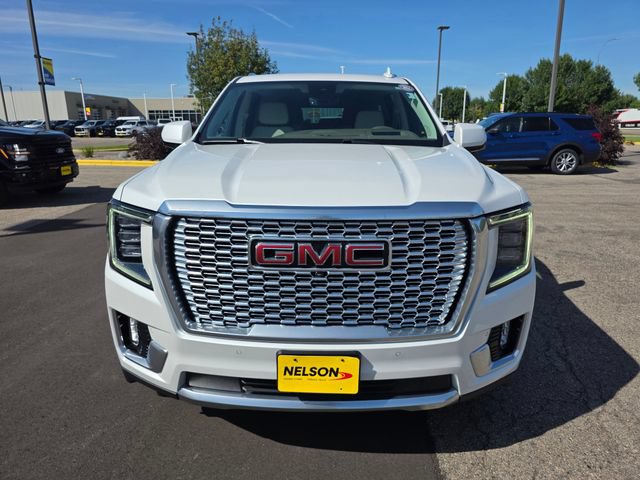 Used 2023 GMC Yukon XL Denali w/ Advanced Technology Package AWD/4WD image 4