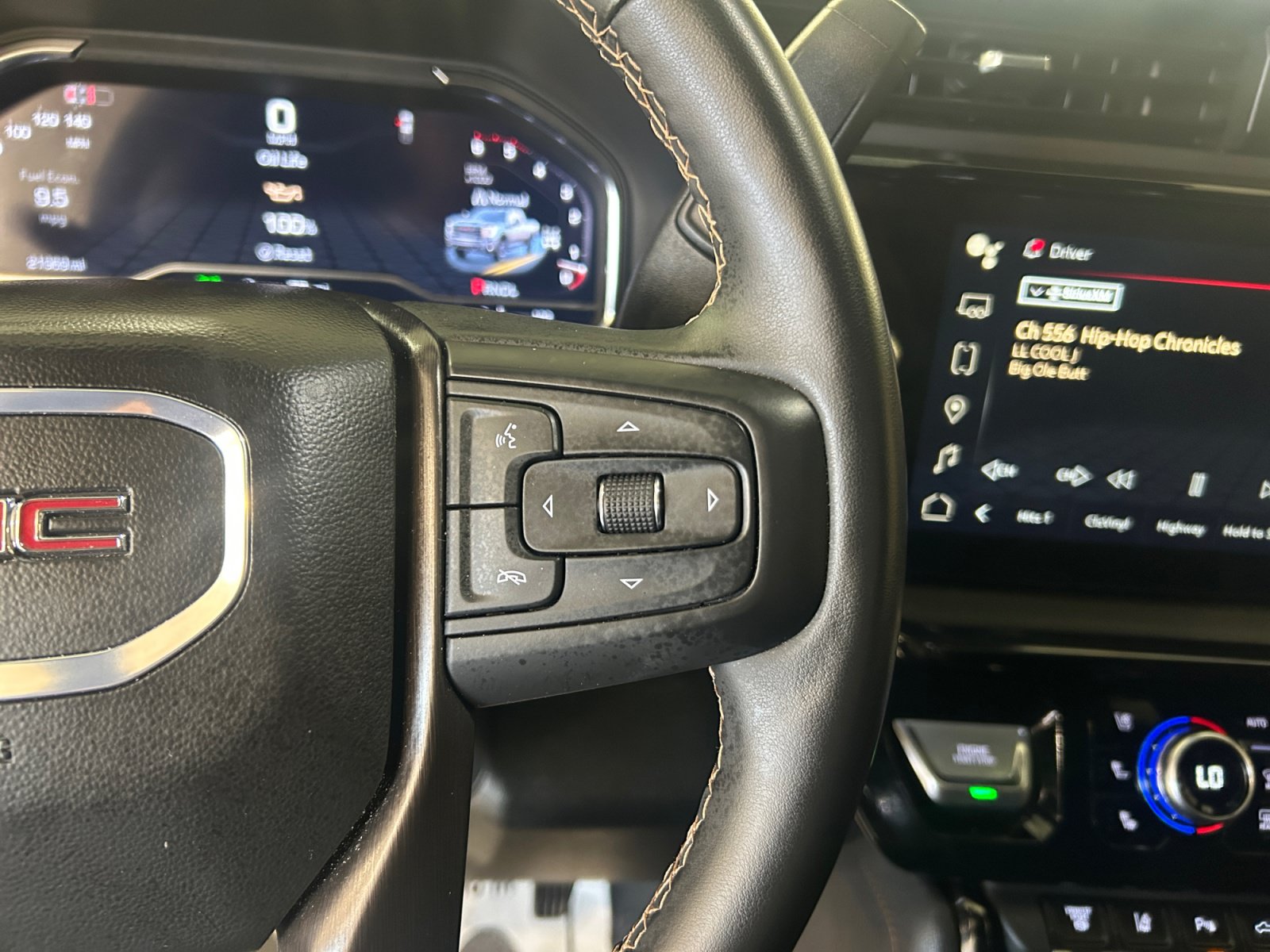 Used 2025 GMC Sierra 2500 AT4 w/ AT4 Premium Plus Package AWD/4WD image 19