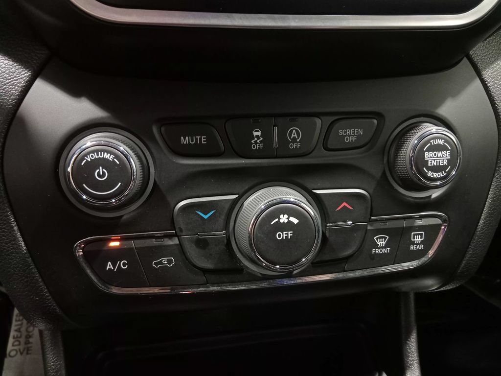 Used 2020 Jeep Cherokee Latitude Plus w/ Cold Weather Group AWD/4WD image 21