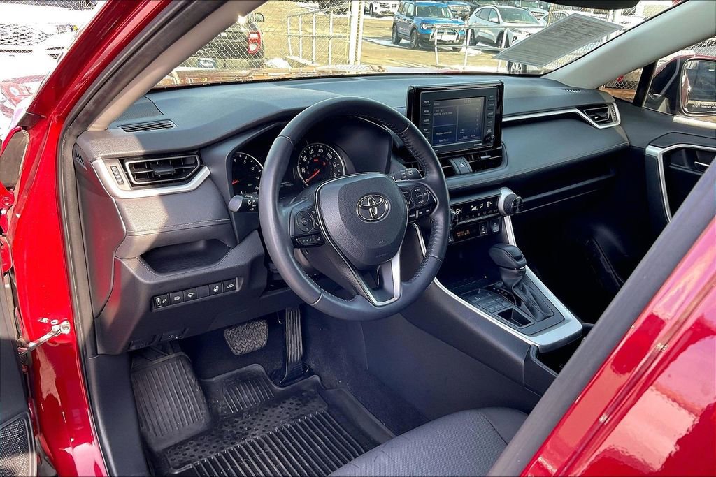 Used 2022 Toyota RAV4 XLE image 12